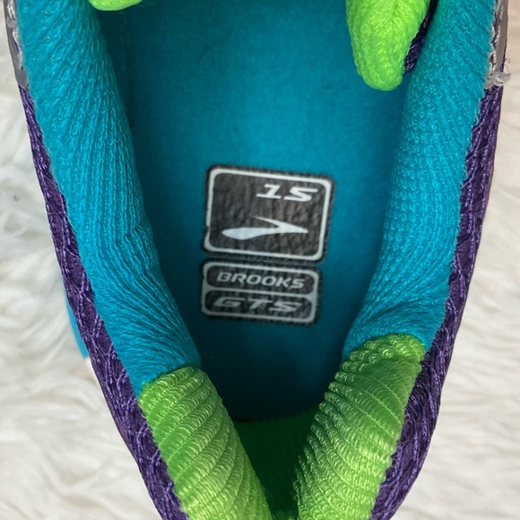 Brooks sneaker size 4 - Picture 11 of 11